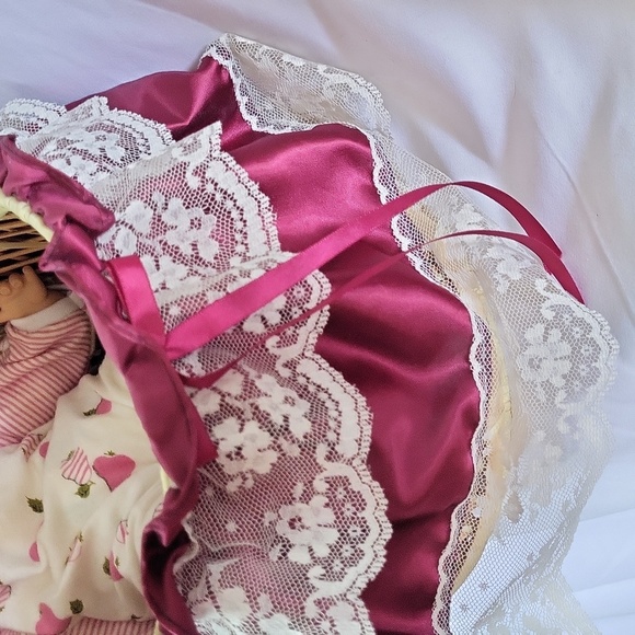 Baby Doll Basinette Crib Wicker satin lace vintage 1990s good condition 13" - Picture 3 of 15